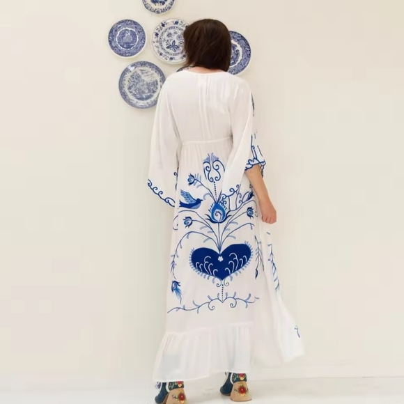 Elegant Floral Maxi Dress - Blue And White - Picture 4 of 16